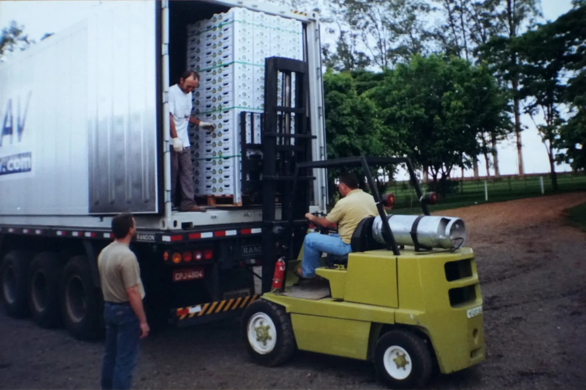 Carregamento do primeiro contêiner exportado