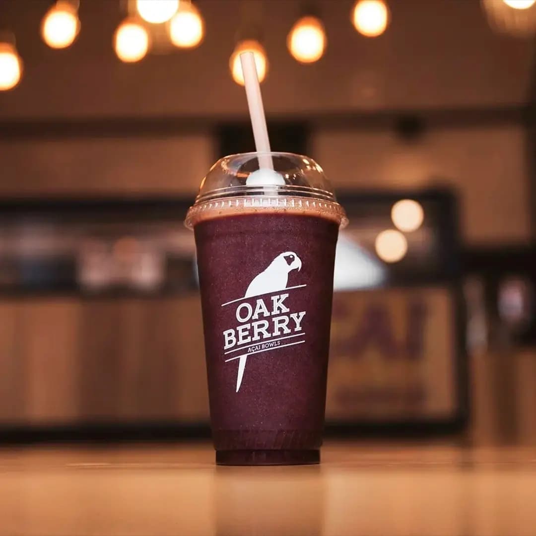 Copo de açaí Oakberry, parceria de logística internacional da Supra