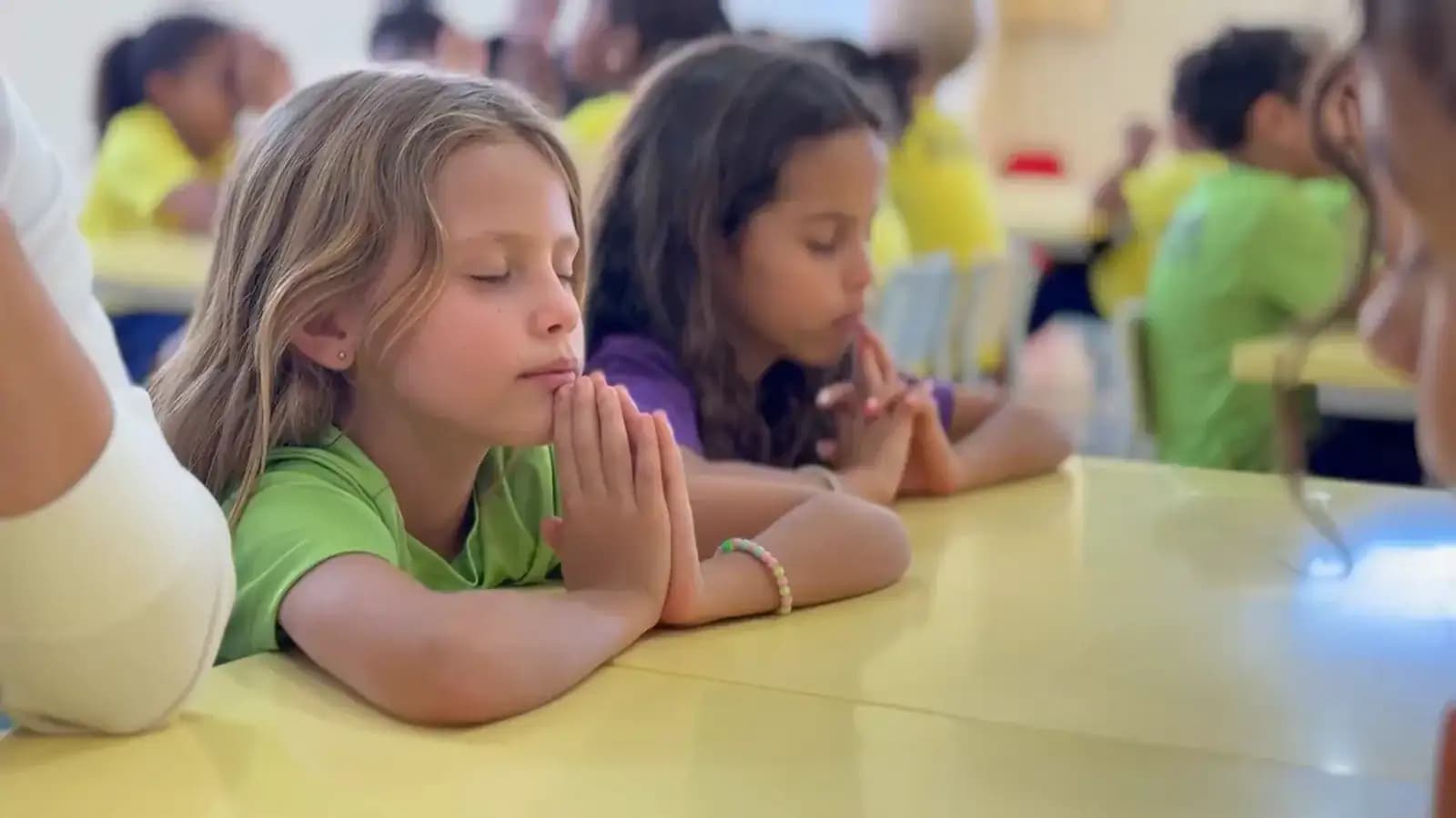 Momento espiritual no Instituto Vovó Maria Nazareth