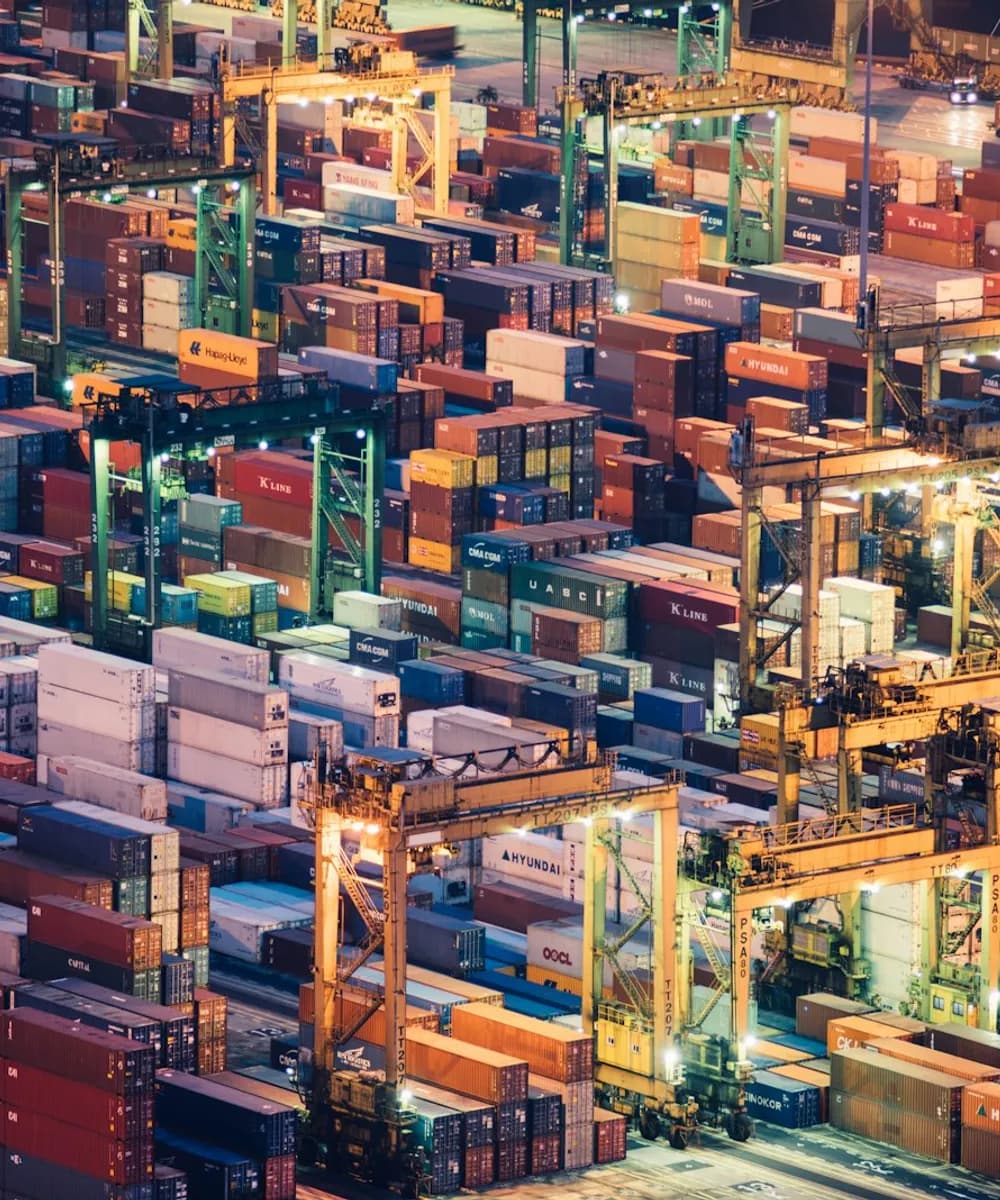 Contêineres em porto de exportação